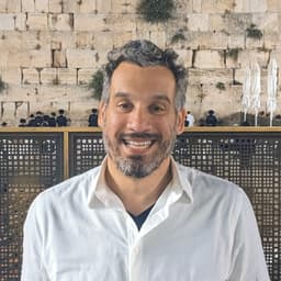 Gustavo Pares